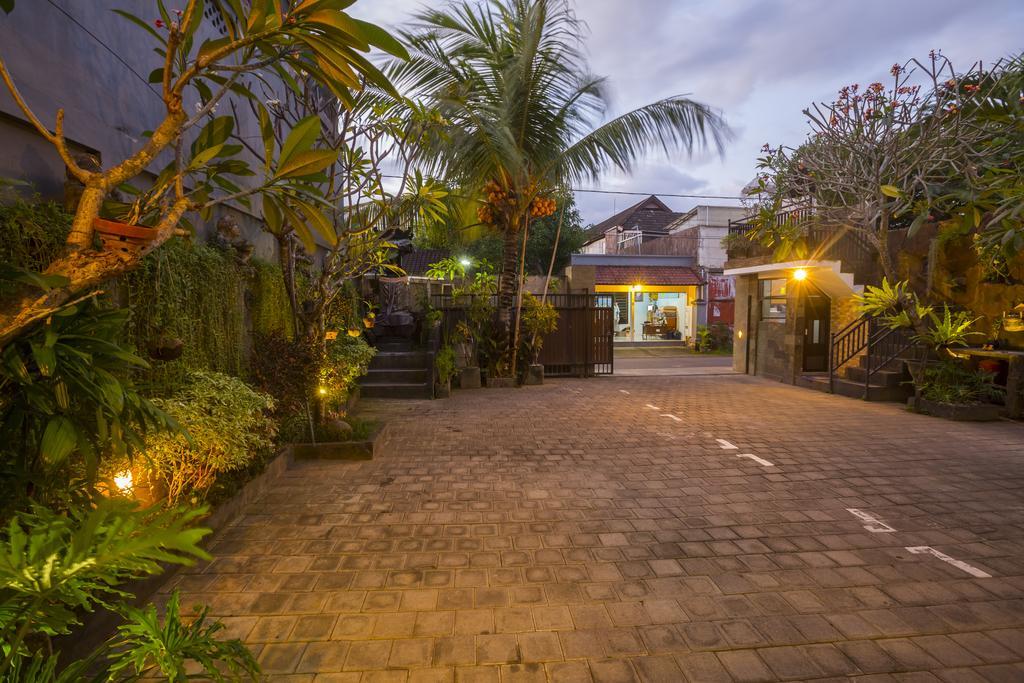 Griya Tunjung Sari Hotell Denpasar Exteriör bild